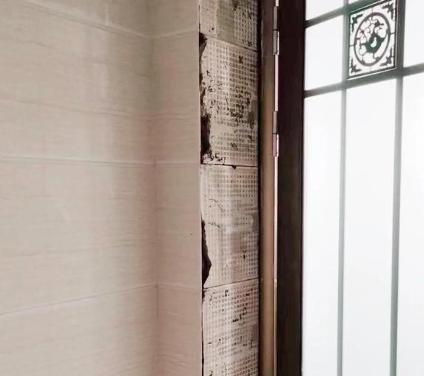 聊城瓷砖空鼓免砸砖维修公司分享吸水砖泡水时间不够或过长都会对瓷砖铺贴效果产生影响